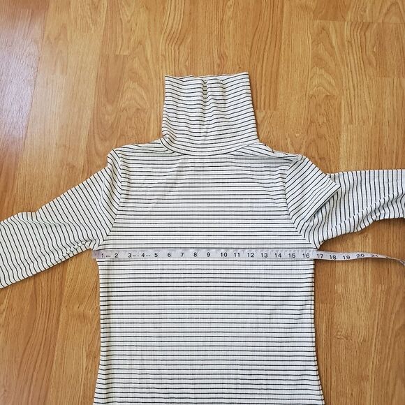 HALOGEN | Long Sleeve Striped Ribbed Turtleneck - [Small in Black/White] - Picture 9 of 11